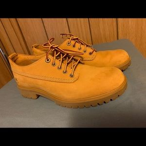 Timberland Women’s Chukka Boot Shoe Size 7 wheat